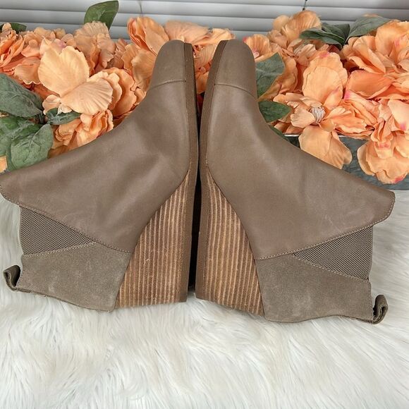 TOMS Women's Kelsey Wedge Bootie Tan Wedge Bootie Size 11 - Picture 6 of 9